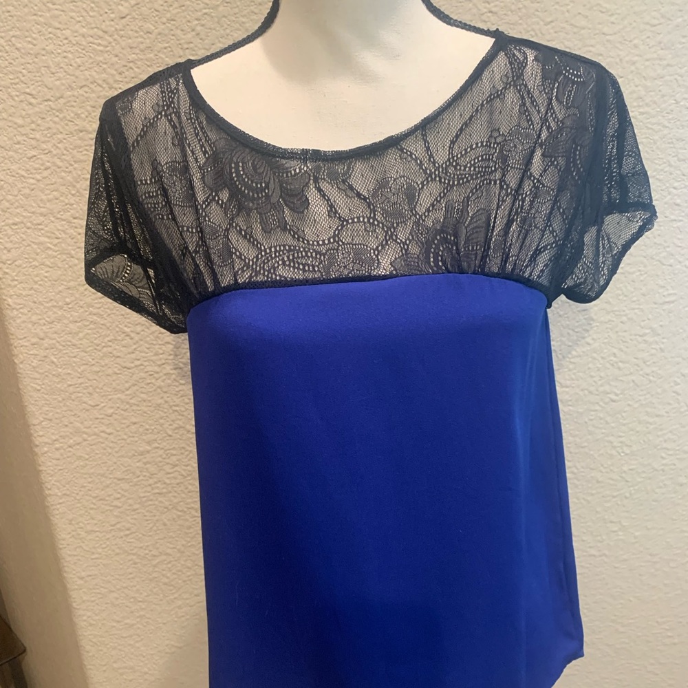 Blouse with lace detail